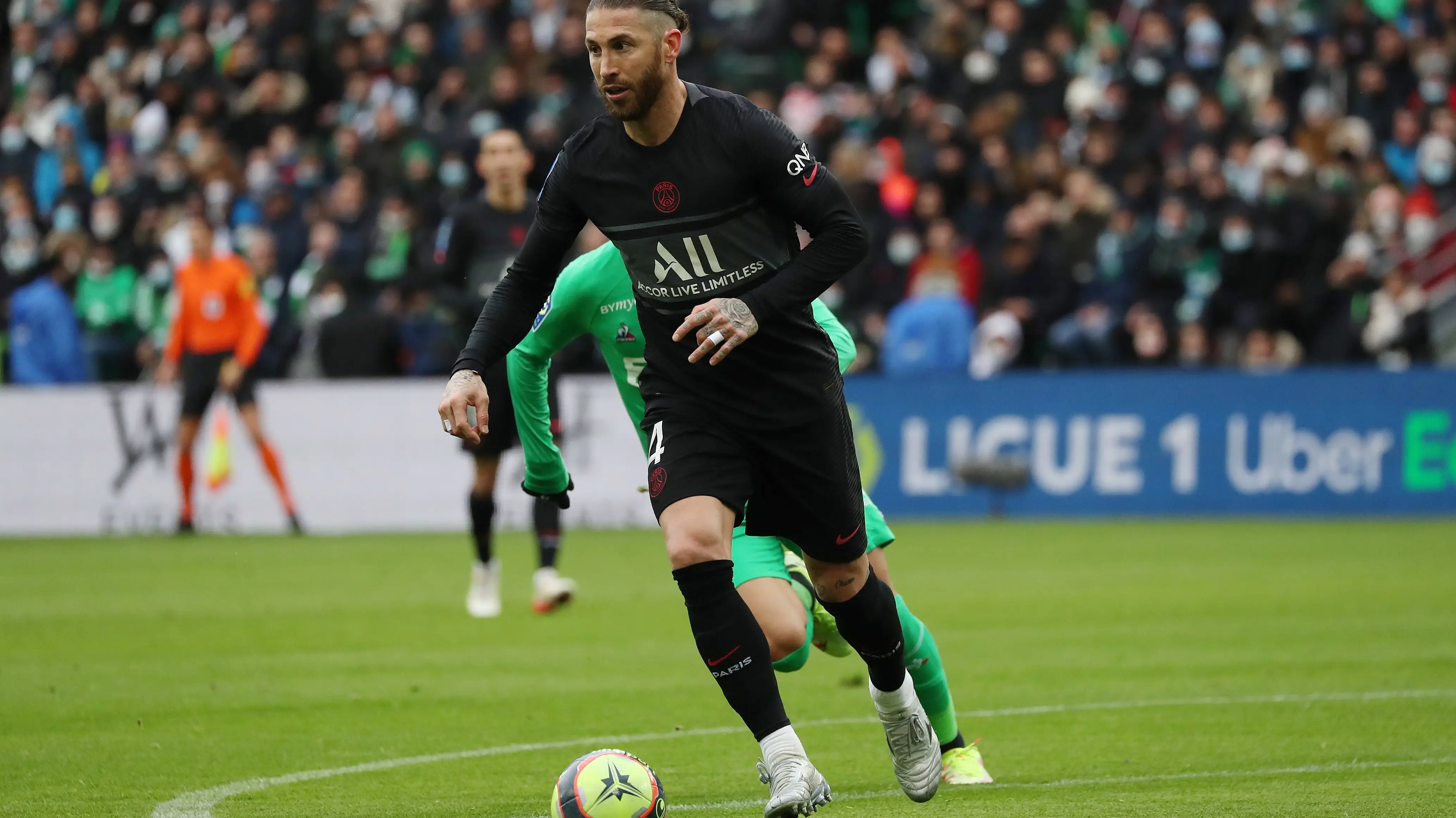 Ramos debuta con victoria en el PSG con tres asistencias de Messi y Neymar abandona el campo llorando