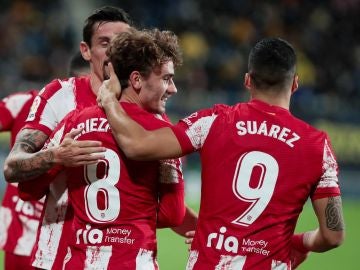 El Atlético se da un festín ante el Cádiz para olvidar el chasco en Champions