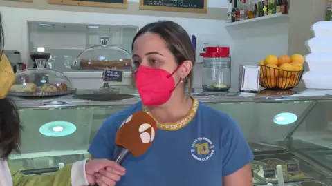 Los comercios de La Palma, sin apenas clientes antes de Navidad por el volcán: "No podemos continuar así" Los comercios de La Palma, sin apenas clientes antes de Navidad por el volcán: "No podemos continuar así"