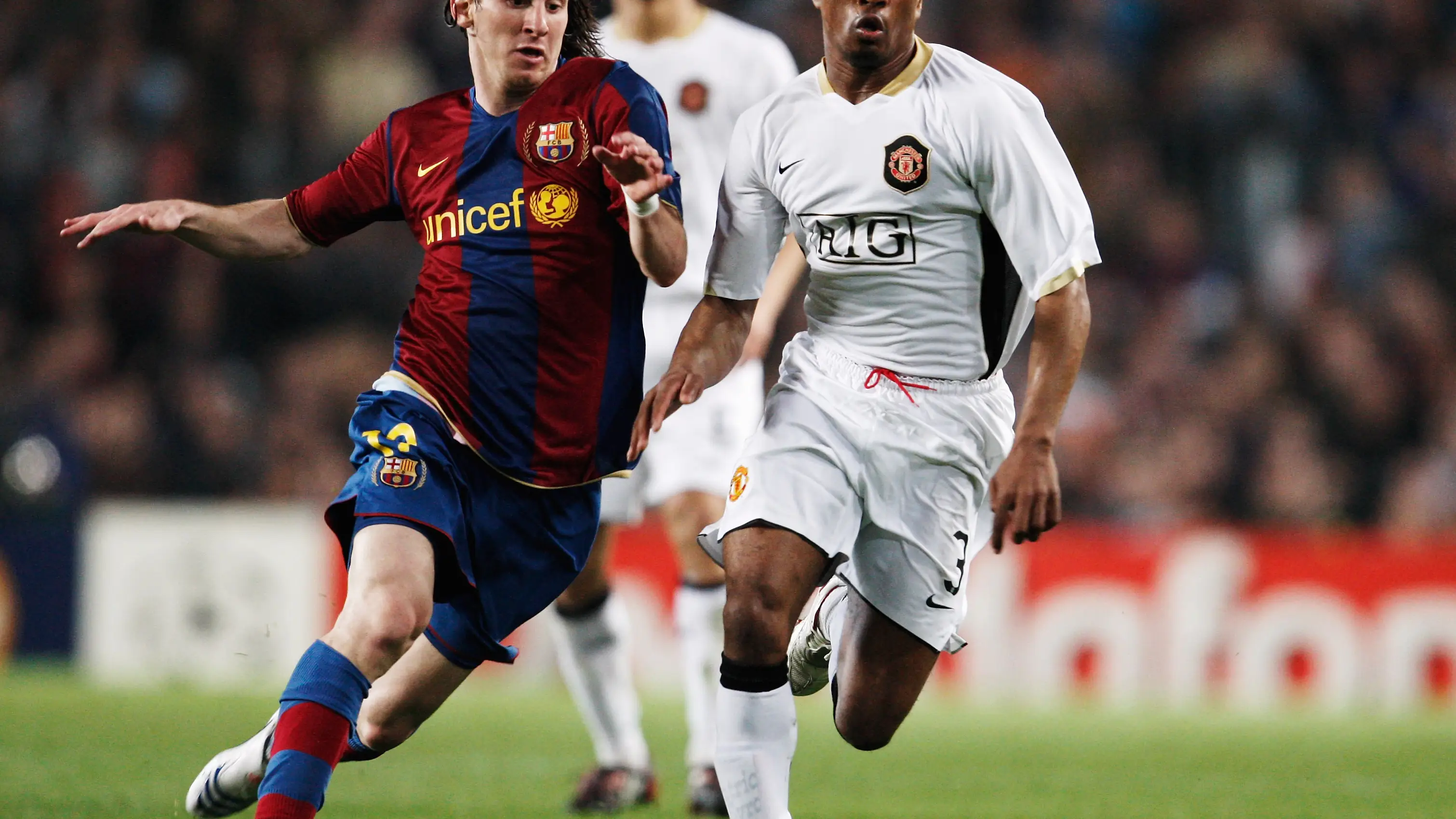 Evra 'felicita' a Messi por el Bal&oacute;n de Oro en un pol&eacute;mico mensaje: "A la gente que no me entiende..."