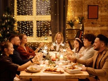 VOTA: ¿Cree que deberían limitarse las reuniones familiares y de empresa en navidad para evitar contagios?