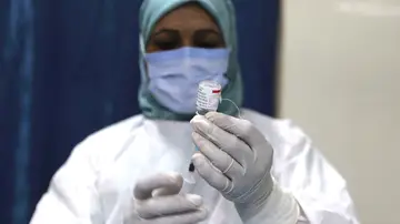 Estados Unidos recomienda las dosis de refuerzo a la población adulta por el avance de la variante ómicron Estados Unidos recomienda las dosis de refuerzo a la población adulta por el avance de la variante ómicron