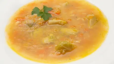 Rico y con fundamento: sopa de quinoa con verduras y pollo Rico y con fundamento: sopa de quinoa con verduras y pollo