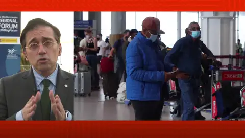 Albares pide "tranquilidad" a los españoles bloqueados en África por la variante ómicron: "No vamos a dejar nadie varado" Albares pide "tranquilidad" a los españoles bloqueados en África por la variante ómicron: "No vamos a dejar nadie varado"