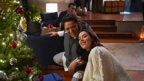 Las imágenes que no has visto de Cansu Dere en el rodaje de 'Infiel' Las imágenes que no has visto de Cansu Dere en el rodaje de 'Infiel'