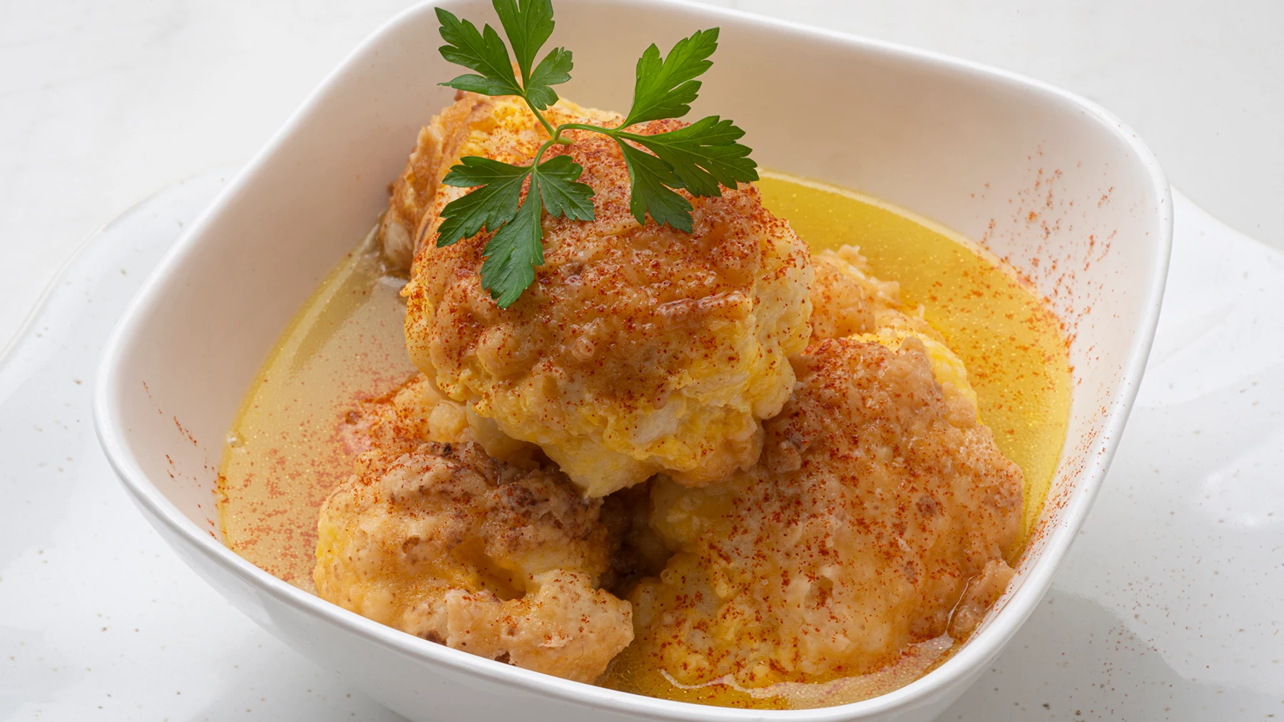 La receta que Argui&ntilde;ano "recomienda a todo el mundo": cazuela de coliflor rebozada
