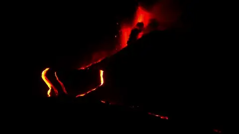 Se abre una nueva boca eruptiva en el volcán de La Palma Se abre una nueva boca eruptiva en el volcán de La Palma