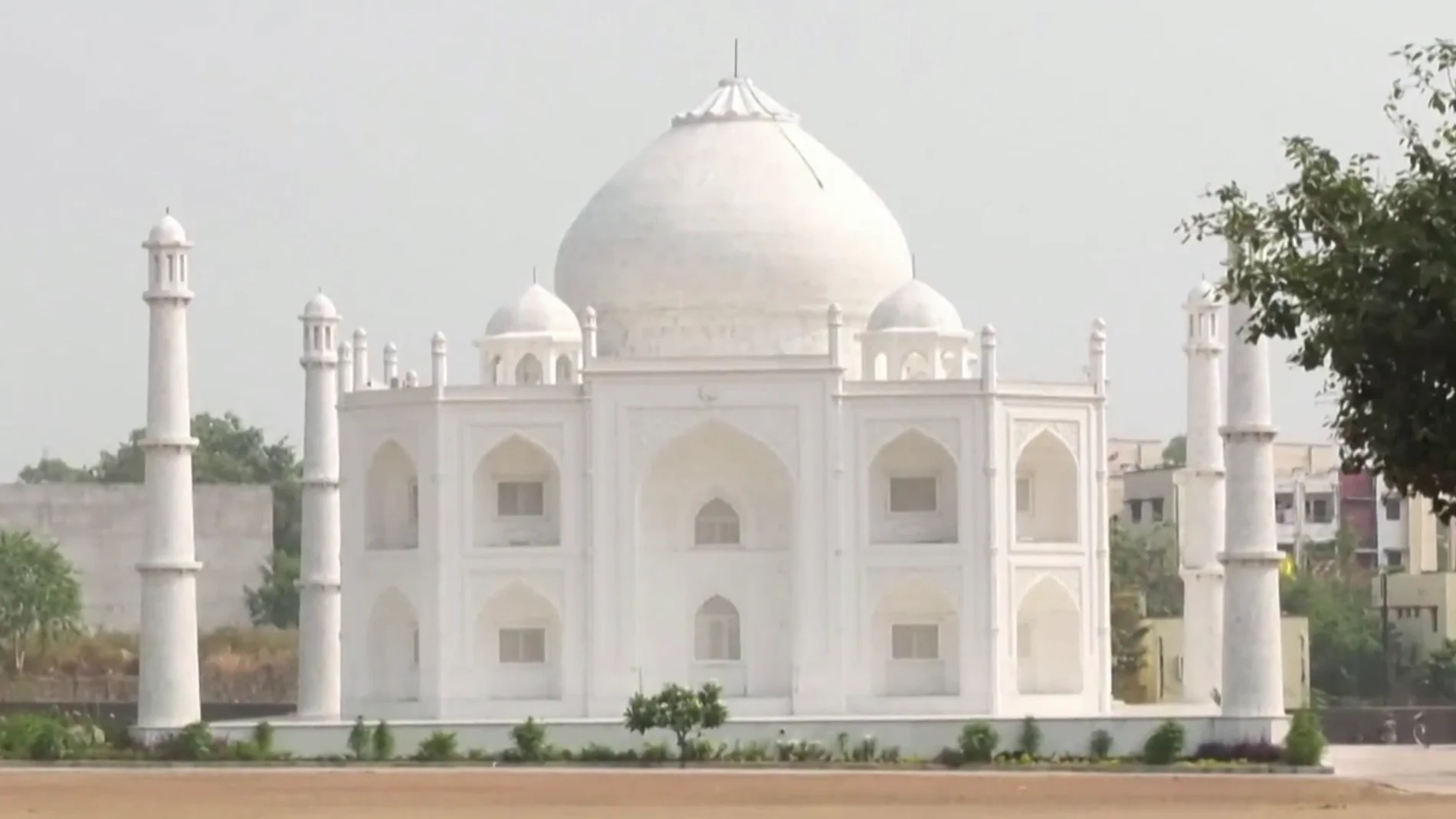 Un hombre construye un Taj Mahal para su esposa como acto de amor