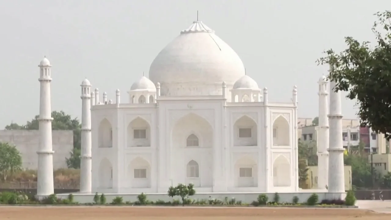 Un hombre construye un Taj Mahal para su esposa como acto de amor Un hombre construye un Taj Mahal para su esposa como acto de amor