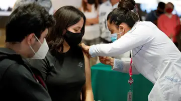 Sanidad establece cuarentena para los contactos con contagiados de la nueva variante ómicron Sanidad establece cuarentena para los contactos con contagiados de la nueva variante ómicron