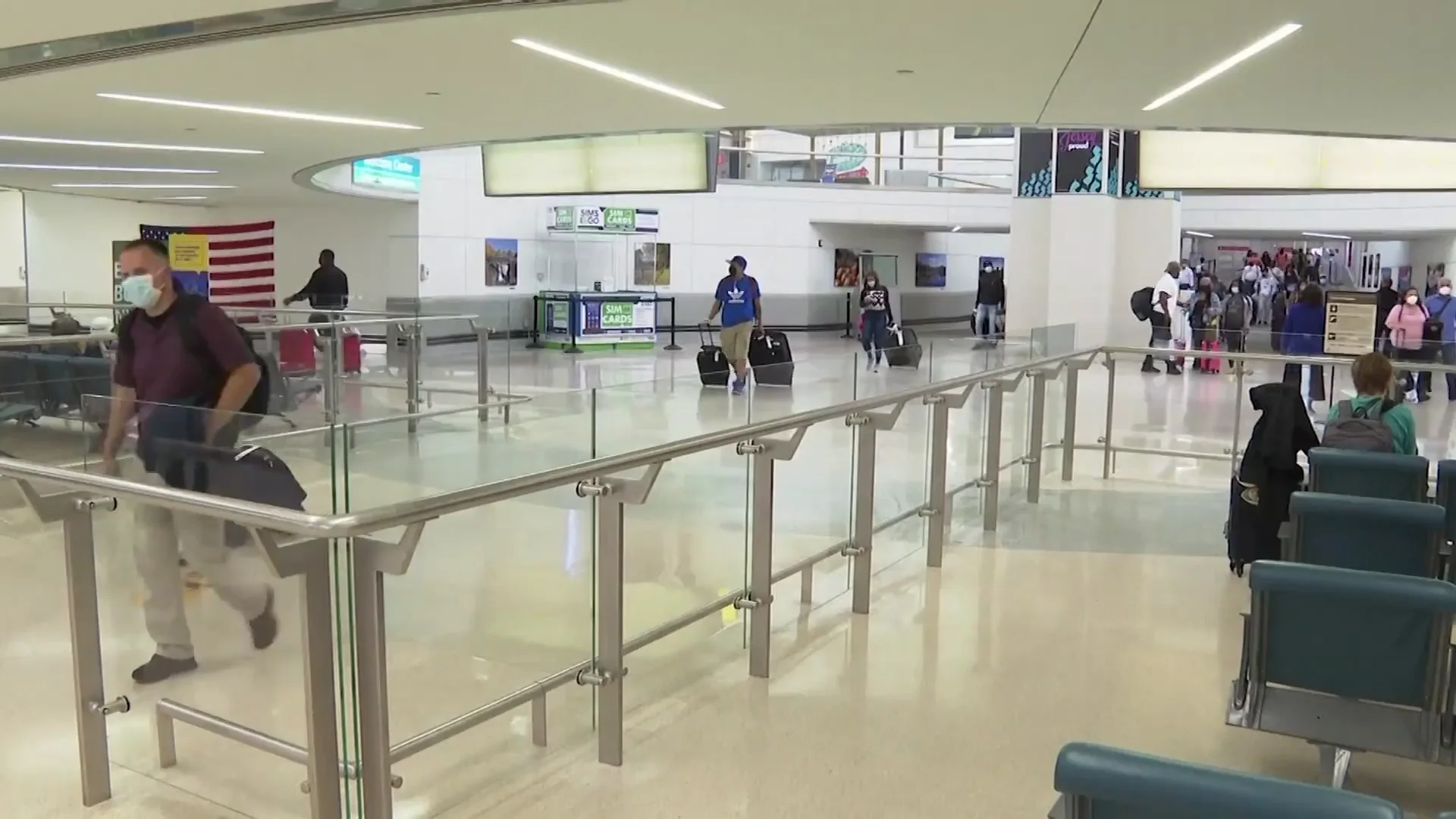 EEUU propone cuarentena a los viajeros que accedan al pa&iacute;s