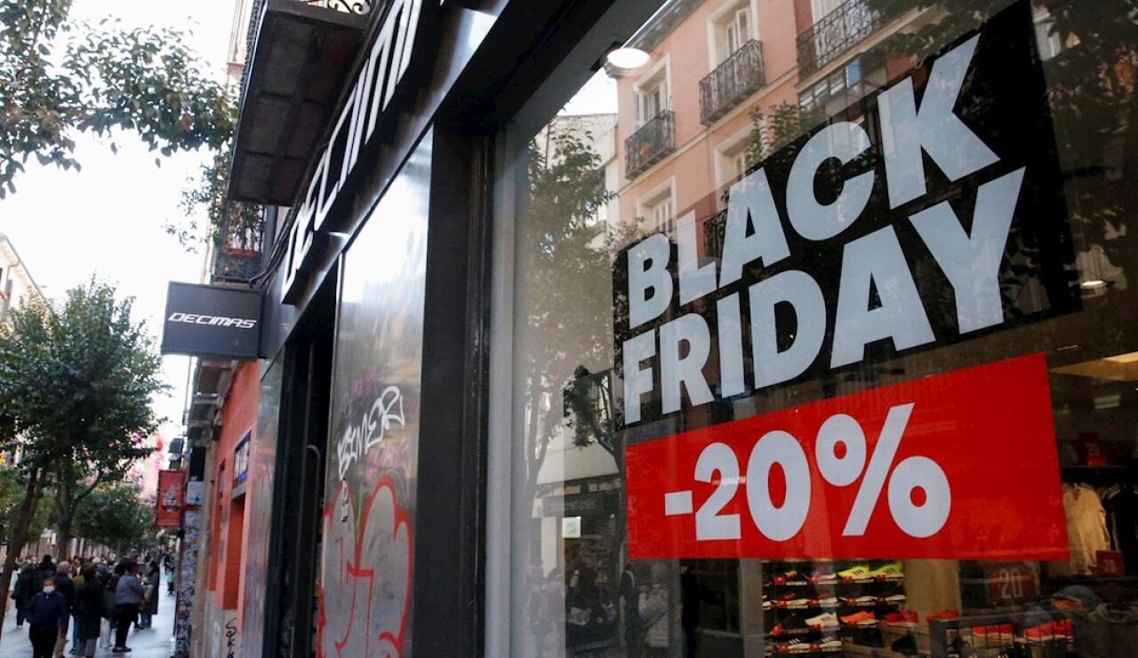 Campaña Black Friday en una tienda de Madrid, en una fotografía de archivo