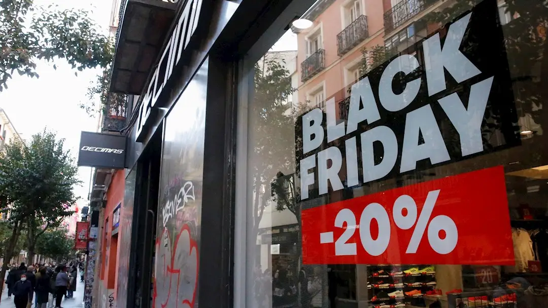 Campaña Black Friday en una tienda de Madrid, en una fotografía de archivo Campaña Black Friday en una tienda de Madrid, en una fotografía de archivo