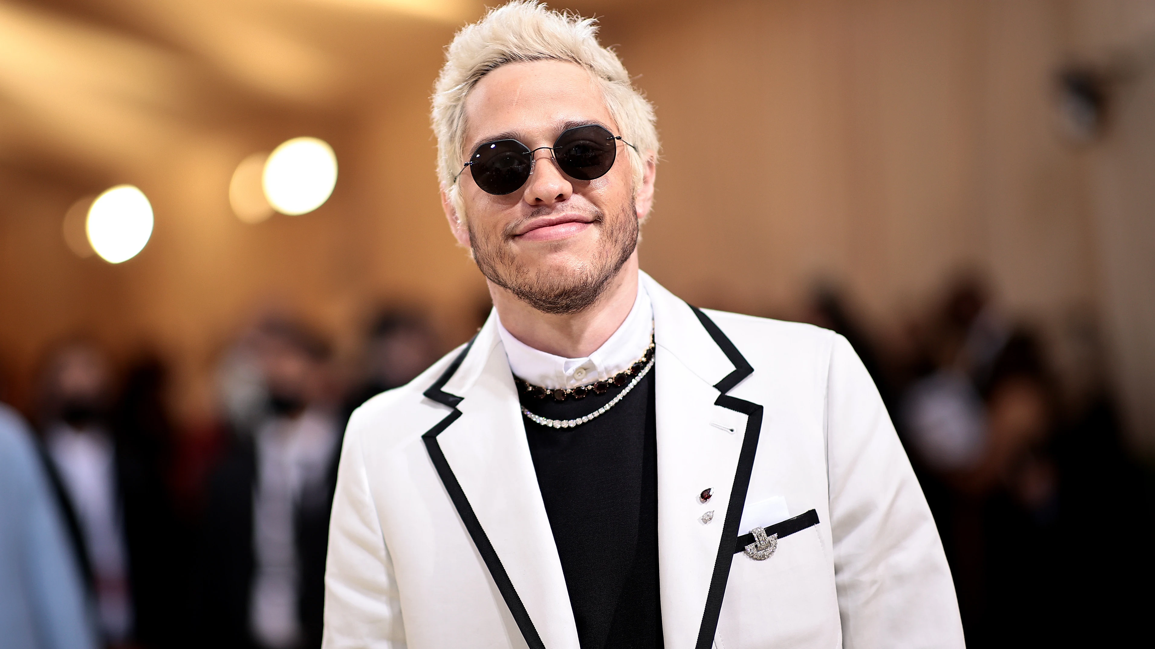Pete Davidson es cómico. Pete Davidson es cómico.