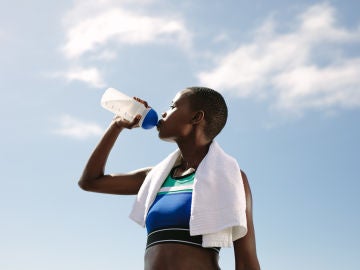 Recuerda que en cualquier práctica deportiva es muy importante la hidratación.