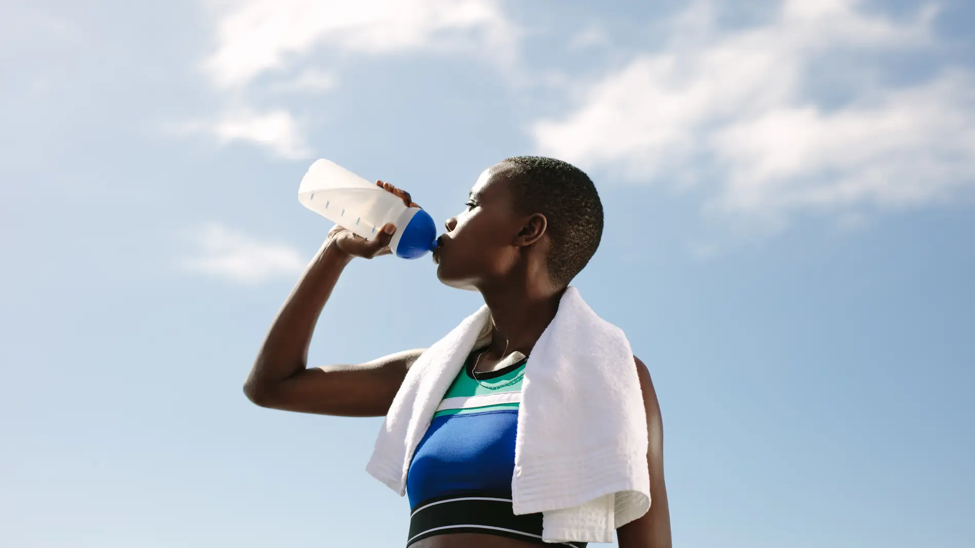 Recuerda que en cualquier práctica deportiva es muy importante la hidratación.