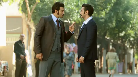 Yilmaz y Demir en el capítulo 44 'Tierra Amarga' Yilmaz y Demir en el capítulo 44 'Tierra Amarga'