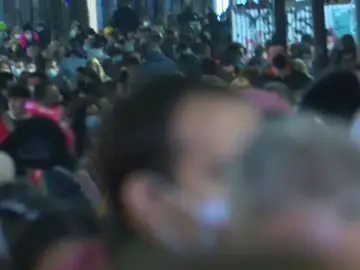 El puente de la Constitución arranca con aglomeraciones y atascos en carreteras y aeropuertos El puente de la Constitución arranca con aglomeraciones y atascos en carreteras y aeropuertos