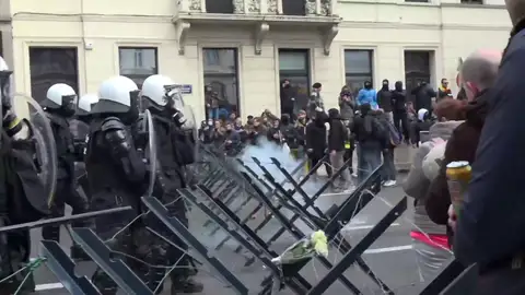 Disturbios en Bruselas durante una manifestación contra las restricciones del coronavirus Disturbios en Bruselas durante una manifestación contra las restricciones del coronavirus