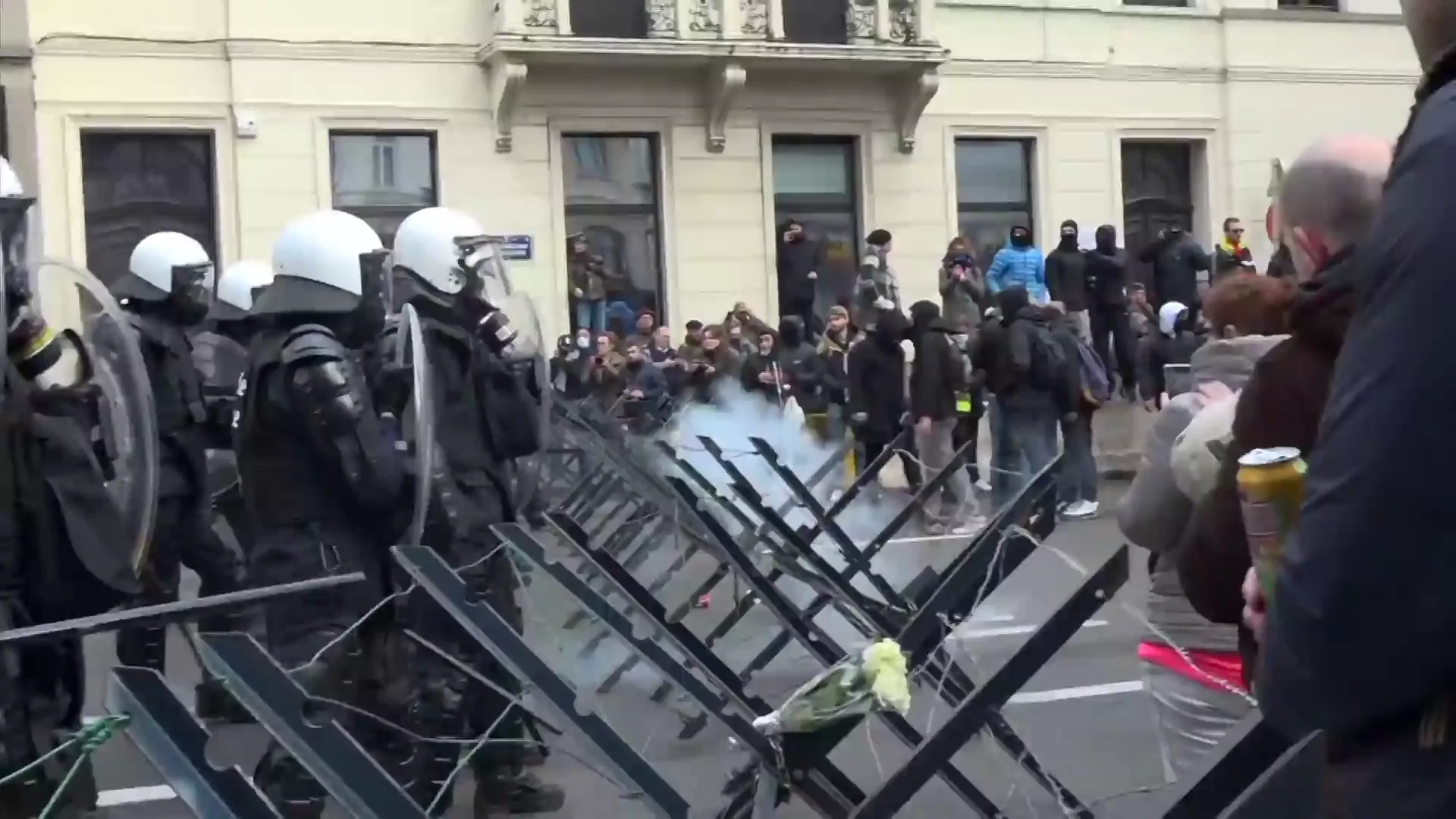 Disturbios en Bruselas durante una manifestación contra las restricciones del coronavirus Disturbios en Bruselas durante una manifestación contra las restricciones del coronavirus