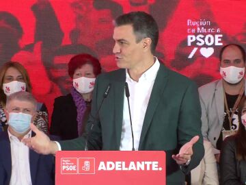 Pedro Sánchez afirma que la Constitución es su "hoja de ruta" y reivindica las políticas de su Gobierno