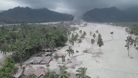 El volcán Semeru provoca 14 muertos, más de medio centenar de heridos y un millar de evacuados El volcán Semeru provoca 14 muertos, más de medio centenar de heridos y un millar de evacuados