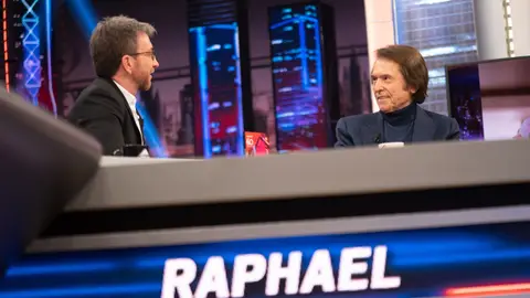 Así le tiró los trastos Raphael a su mujer Natalia Figueroa: "Es una persona muy especial" Así le tiró los trastos Raphael a su mujer Natalia Figueroa: "Es una persona muy especial"