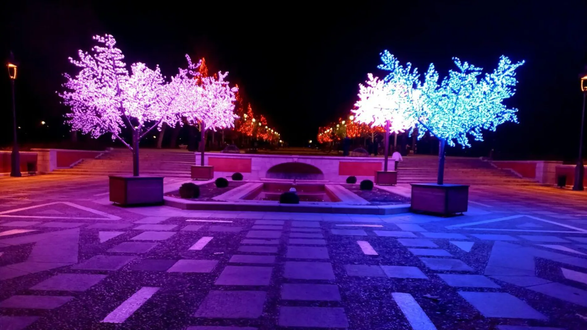 Así son las bonitas luces de Navidad que hay en el parque Retiro en Madrid