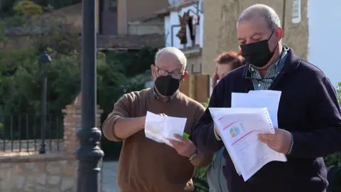 Los vecinos de un pueblo de Huelva se quejan por facturas de la luz de hasta 2.000 euros. Los vecinos de un pueblo de Huelva se quejan por facturas de la luz de hasta 2.000 euros.