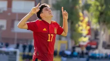 El hijo de José Antonio Reyes marca su primer gol con España y se lo dedica a su padre El hijo de José Antonio Reyes marca su primer gol con España y se lo dedica a su padre
