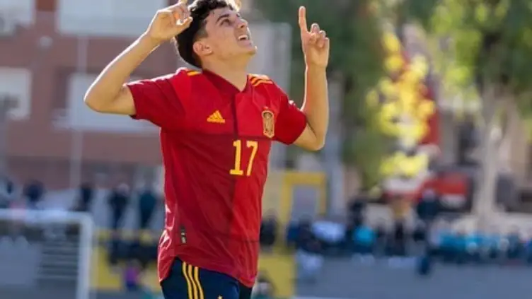 El hijo de José Antonio Reyes marca su primer gol con España y se lo dedica a su padre El hijo de José Antonio Reyes marca su primer gol con España y se lo dedica a su padre