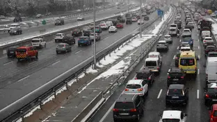 La nieve complica el regreso por carretera del puente con 25 provincias en alerta por nieve La nieve complica el regreso por carretera del puente con 25 provincias en alerta por nieve
