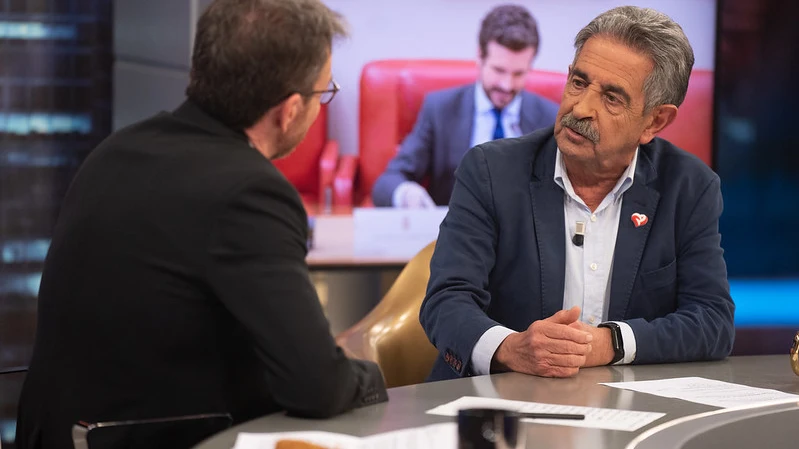 Miguel Ángel Revilla se moja sobre la guerra entre Ayuso y Casado: "Es el fenómeno político del último año y medio" Miguel Ángel Revilla se moja sobre la guerra entre Ayuso y Casado: "Es el fenómeno político del último año y medio"