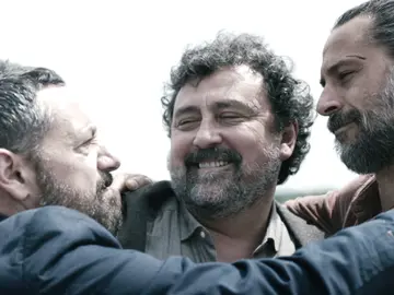 Los hombres de Paco celebran juntos un final feliz como una gran familia: “¡Nos hemos coronao!” Los hombres de Paco celebran juntos un final feliz como una gran familia: “¡Nos hemos coronao!”