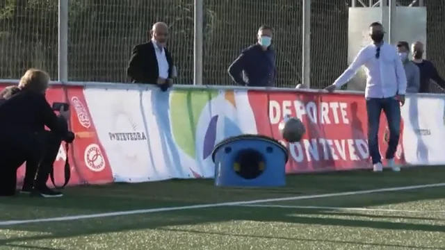 Un pontevedr&eacute;s inventa un sistema para devolver los balones al campo de f&uacute;tbol sin perder tiempo