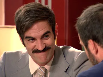 Raúl le confiesa a Fran ser su mayor apoyo en su peor crisis con Coral Raúl le confiesa a Fran ser su mayor apoyo en su peor crisis con Coral