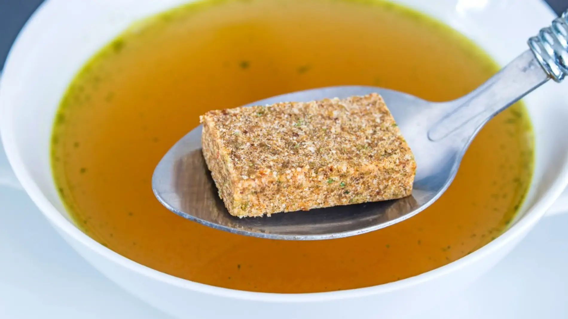 Una pastilla de caldo te arregla cualquier plato.