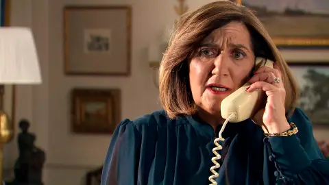 Carmen recibe una alarmante llamada: “Todo el mundo piensa que estás muerto” Carmen recibe una alarmante llamada: “Todo el mundo piensa que estás muerto”