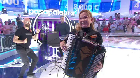 María Jesús y su acordeón animan con ‘Pajaritos’ el plató ‘Pasapalabra’ María Jesús y su acordeón animan con ‘Pajaritos’ el plató ‘Pasapalabra’