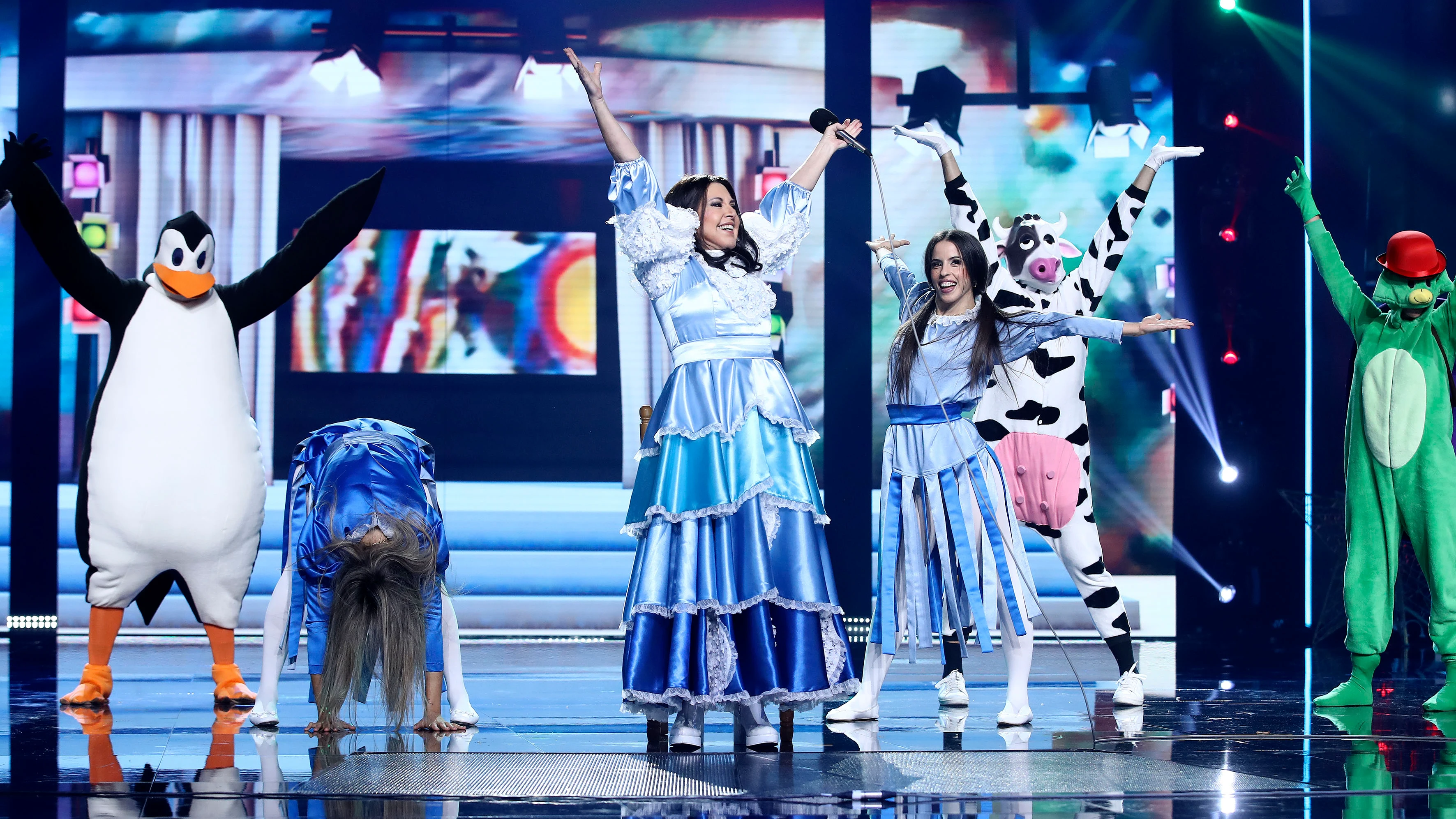 Loles León dirige al público con ‘Me pongo de pie’ de Teresa Rabal