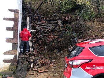 Muere una persona en Navarra tras desprenderse el cobertizo de un caserío por la lluvia