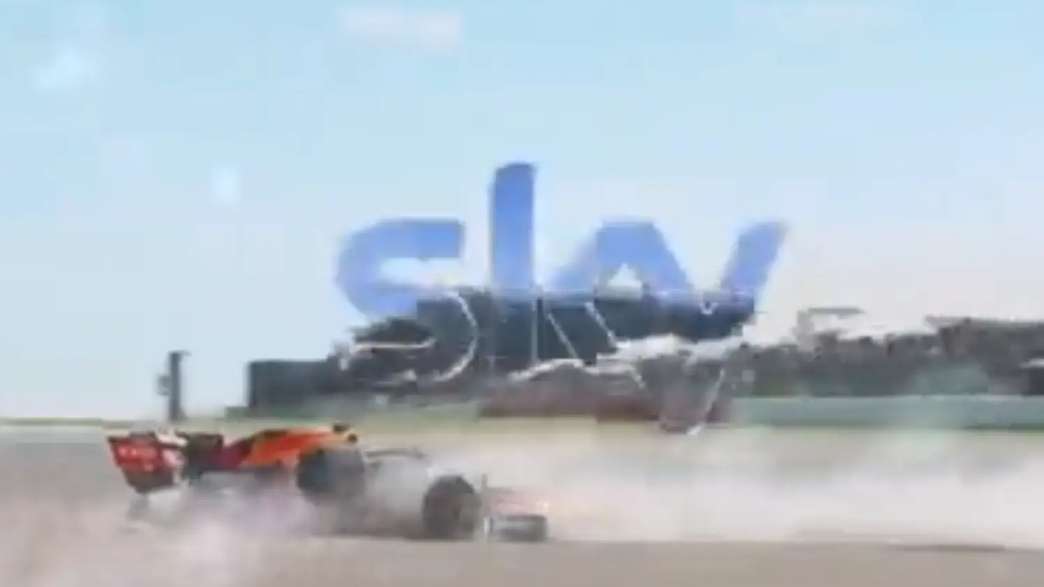 El pol&eacute;mico y vergonzoso anuncio de Navidad de Sky Sports con un accidente de Verstappen