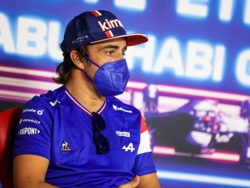 Alonso vuelve a arremeter contra la FIA: "El director de carrera es demasiado blando"