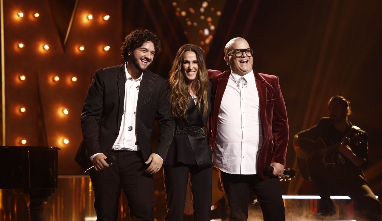 Malú canta ‘Qué tarde’ con Ezequiel y Besay en la Semifinal de ‘La Voz’