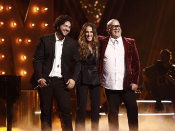 Malú canta ‘Qué tarde’ con Ezequiel y Besay en la Semifinal de ‘La Voz’