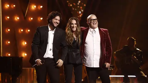 Malú canta ‘Qué tarde’ con Ezequiel y Besay en la Semifinal de ‘La Voz’ Malú canta ‘Qué tarde’ con Ezequiel y Besay en la Semifinal de ‘La Voz’