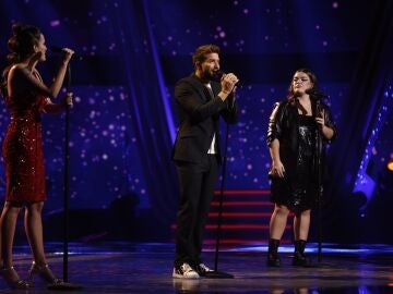 Pablo Alborán canta ‘Hablemos de amor’ con Inés y Marina en la Semifinal de ‘La Voz’