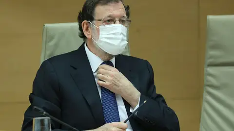El expresidente del Gobierno Mariano Rajoy, a su llegada a la comisión parlamentaria que investiga la presunta trama urdida para espiar y robar documentación al extesorero del PP Luis Bárcenas en la denominada Operación Kitchen, este lunes en el Congreso de los Diputados El expresidente del Gobierno Mariano Rajoy, a su llegada a la comisión parlamentaria que investiga la presunta trama urdida para espiar y robar documentación al extesorero del PP Luis Bárcenas en la denominada Operación Kitchen, este lunes en el Congreso de los Diputados
