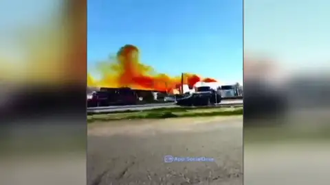 Desalojado un polígono industrial de Niebla, Huelva, por la explosión en una fábrica de fertilizantes Desalojado un polígono industrial de Niebla, Huelva, por la explosión en una fábrica de fertilizantes