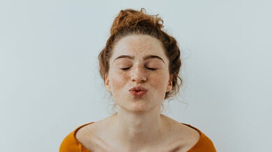 Descubre cómo sumarte a la moda de las pecas de henna